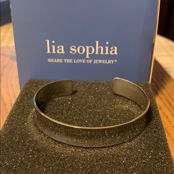 Lia Sophia Curvature Cuff
